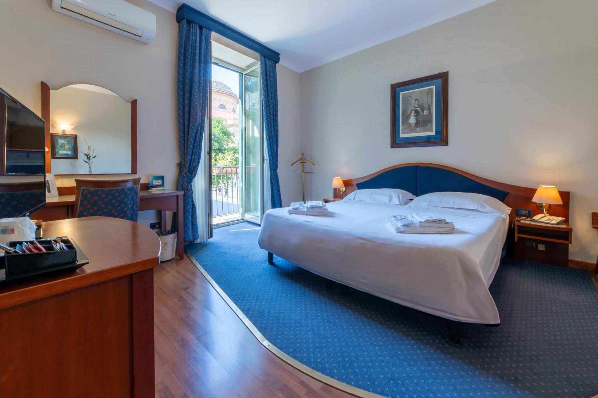 Massimo Plaza Hotel 4*