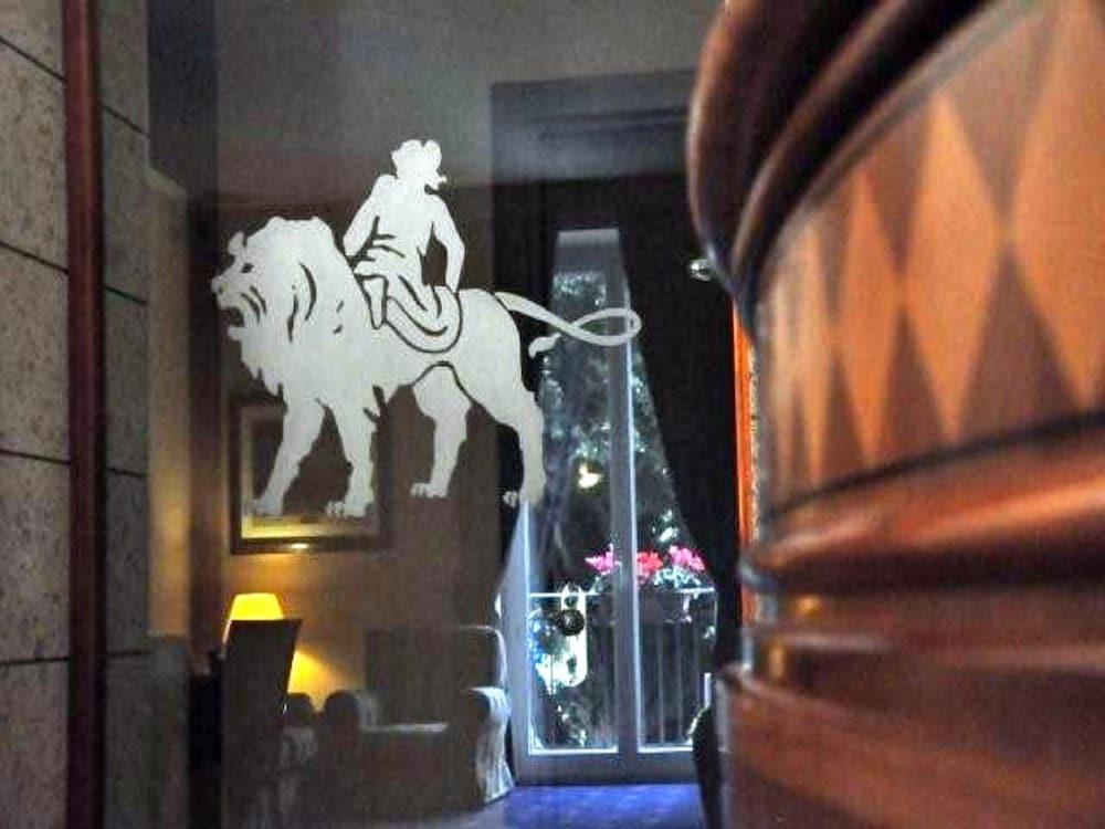 Massimo Plaza Hotel 4*